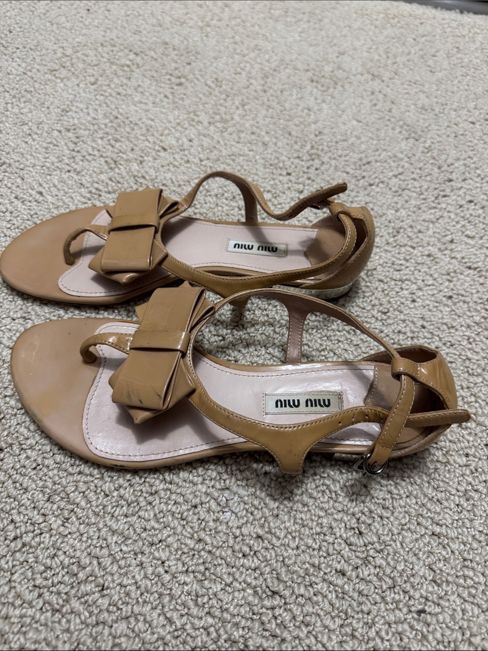 Miu Miu Nude/Tan Patent Leather Bow Thong Sandals - Picture 5 of 16